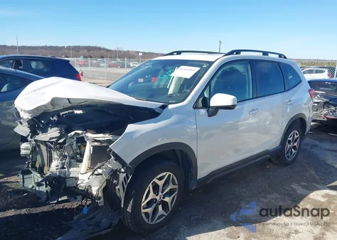 2022 Subaru Forester Premium z USA, uszkodzony, nr VIN JF2SKAEC0NH479560